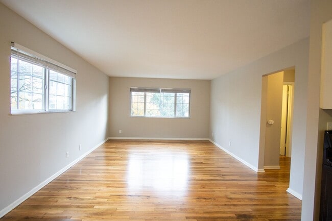 5025 S Corbett Ave in Portland, OR - Building Photo - Building Photo