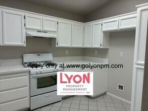 9068 Bristol Plaza Way in Elk Grove, CA - Building Photo - Building Photo