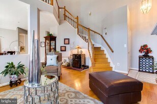 7021 Haycock Rd in Falls Church, VA - Building Photo