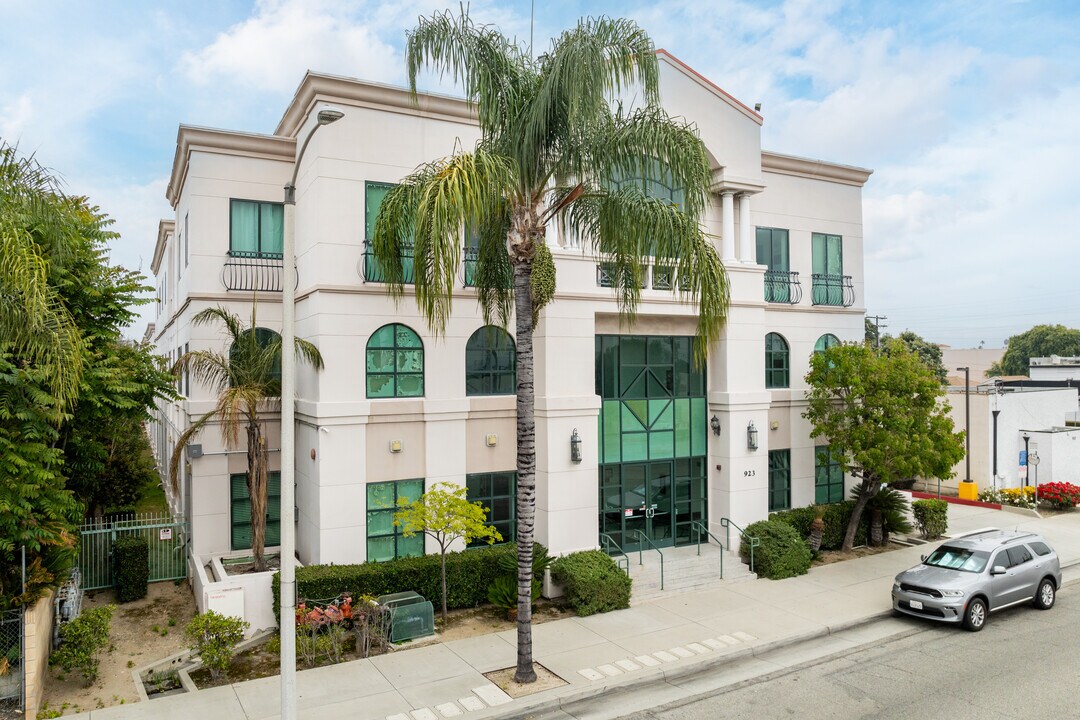 Wilson Tower in San Gabriel, CA - Foto de edificio