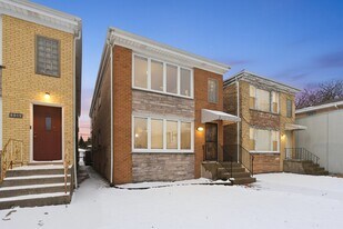 6017 W Montrose Ave, Unit 2 in Chicago, IL - Building Photo