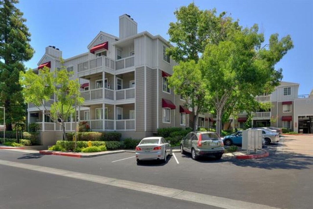 250 Santa Fe Terrace in Sunnyvale, CA - Building Photo