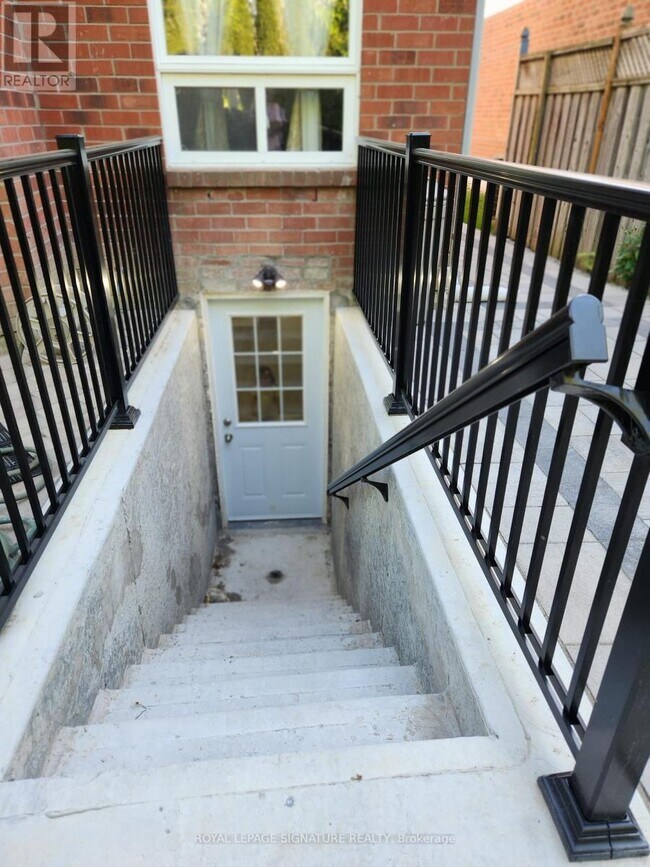 1576 Major Oaks Rd in Pickering, ON - Building Photo - Building Photo