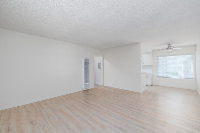 Pacific Lanai Apartments in Manhattan Beach, CA - Foto de edificio - Interior Photo