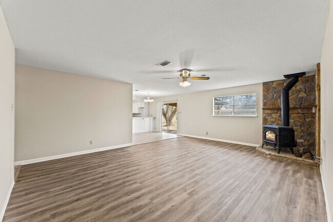 245 Davis Ave in Stephenville, TX - Building Photo - Building Photo