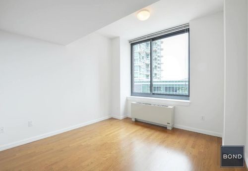 4615 Center Blvd-Unit -2504 in Queens, NY - Building Photo - Building Photo