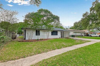 1905 Coulcrest Dr in Houston, TX - Building Photo - Building Photo
