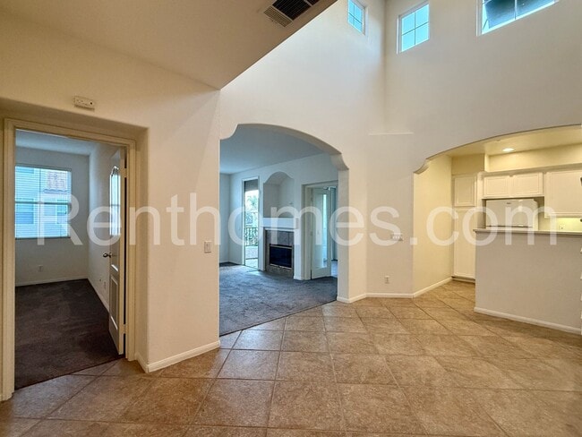 6473 Terraza Portico in Carlsbad, CA - Building Photo - Building Photo