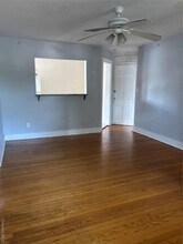 457 Montauk Hwy in West Islip, NY - Foto de edificio - Building Photo