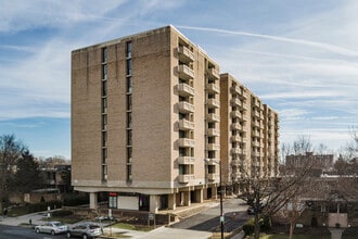 Carrollsburg Square North Tower in Washington, DC - Foto de edificio - Building Photo