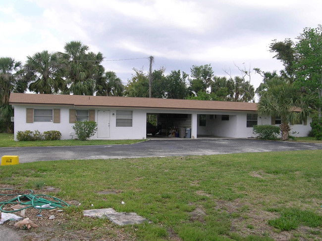 3515-3566 Burma Cir in Palm Beach Gardens, FL - Foto de edificio - Building Photo