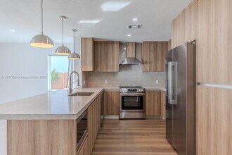 2795 N 40th Ave in Hollywood, FL - Building Photo - Building Photo