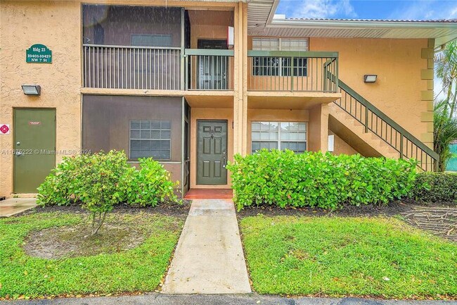 10405 NW 7th St in Pembroke Pines, FL - Foto de edificio - Building Photo