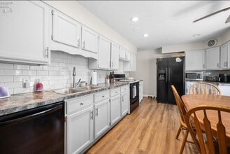 154 Oakwood Dr in Avon Lake, OH - Building Photo - Building Photo
