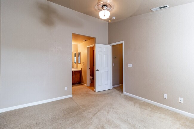 7185 Ash Creek Hts, Unit 204 in Colorado Springs, CO - Foto de edificio - Building Photo