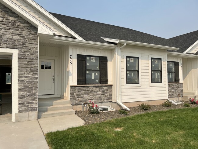 775 Silvermaple Dr in Ammon, ID - Foto de edificio - Building Photo