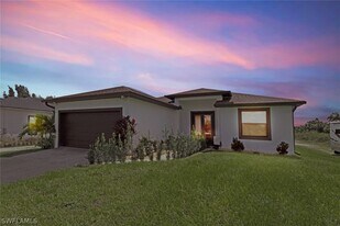 490 37th Ave NW in Naples, FL - Building Photo