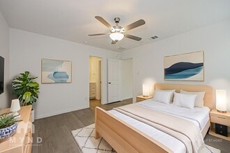 2740 Ctr Crk Ln in Fort Worth, TX - Foto de edificio - Building Photo