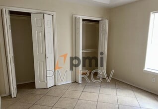 315 W Albatross Ave in Pharr, TX - Building Photo - Building Photo