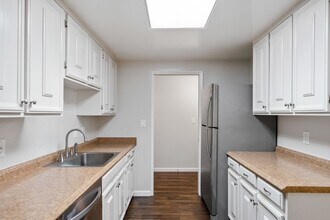 30 Mounds Rd in San Mateo, CA - Building Photo - Building Photo