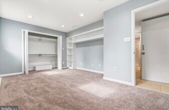 14407 Oakvale St, Unit Ground floor unit in Rockville, MD - Foto de edificio - Building Photo