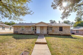 2519 Normont Cir in Fort Worth, TX - Foto de edificio - Building Photo