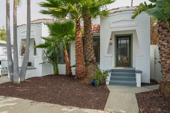 908 Victoria Ave, Unit 908