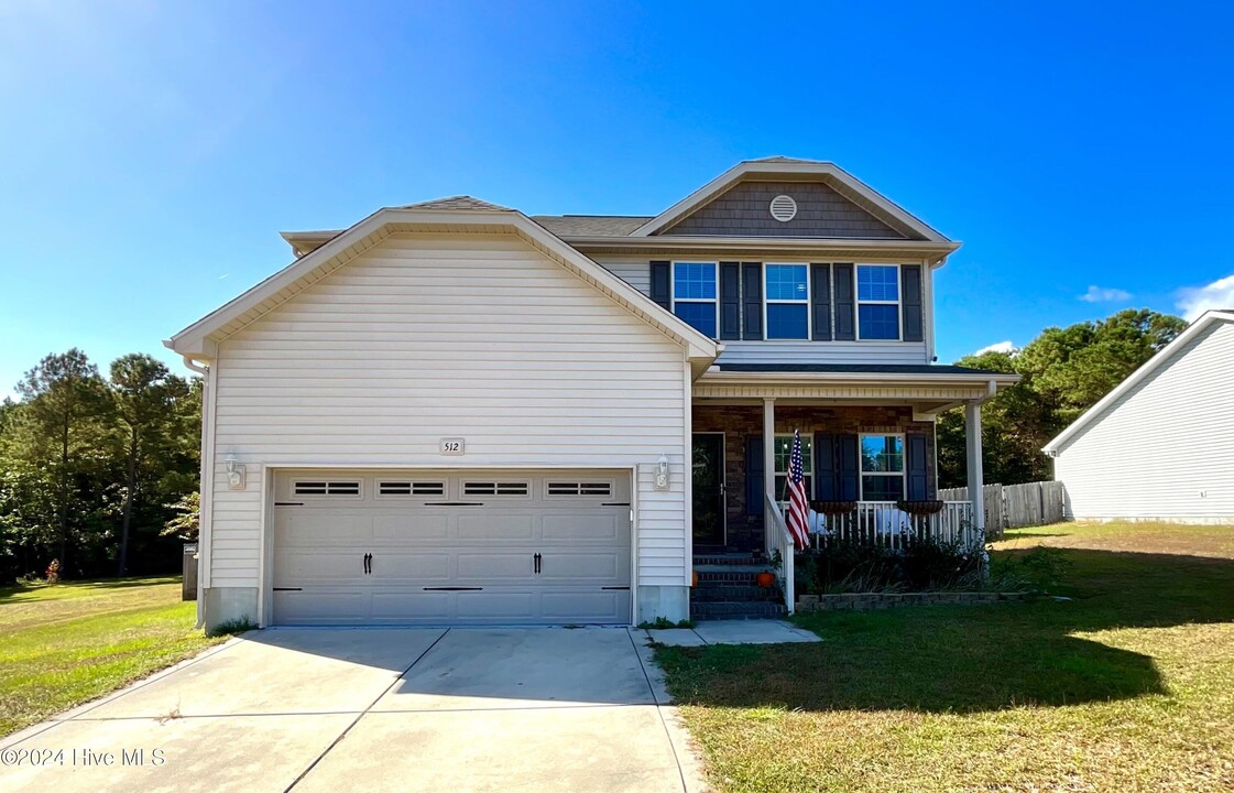 512 Pepperwood Ln in Hubert, NC - Building Photo