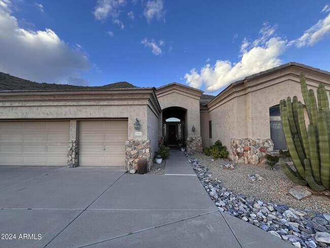 11467 E Sweetwater Ave in Scottsdale, AZ - Building Photo - Building Photo