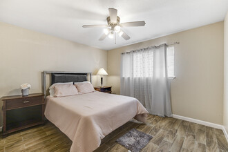 7979 Westheimer Apartments in Houston, TX - Building Photo - Interior Photo