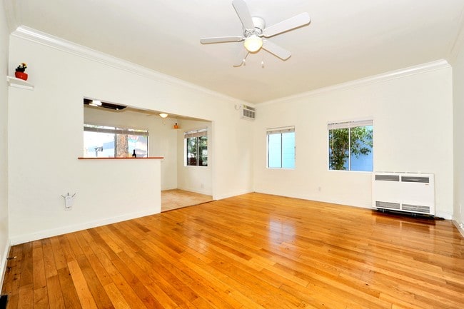 1650 Winona Blvd, Unit 1 in Los Angeles, CA - Building Photo - Building Photo