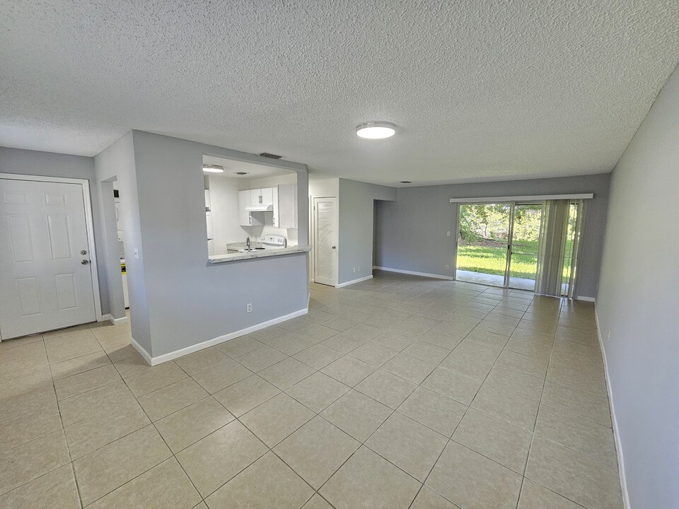 3429 NW 44th St in Lauderdale Lakes, FL - Building Photo