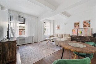 132 E 45th St in New York, NY - Building Photo