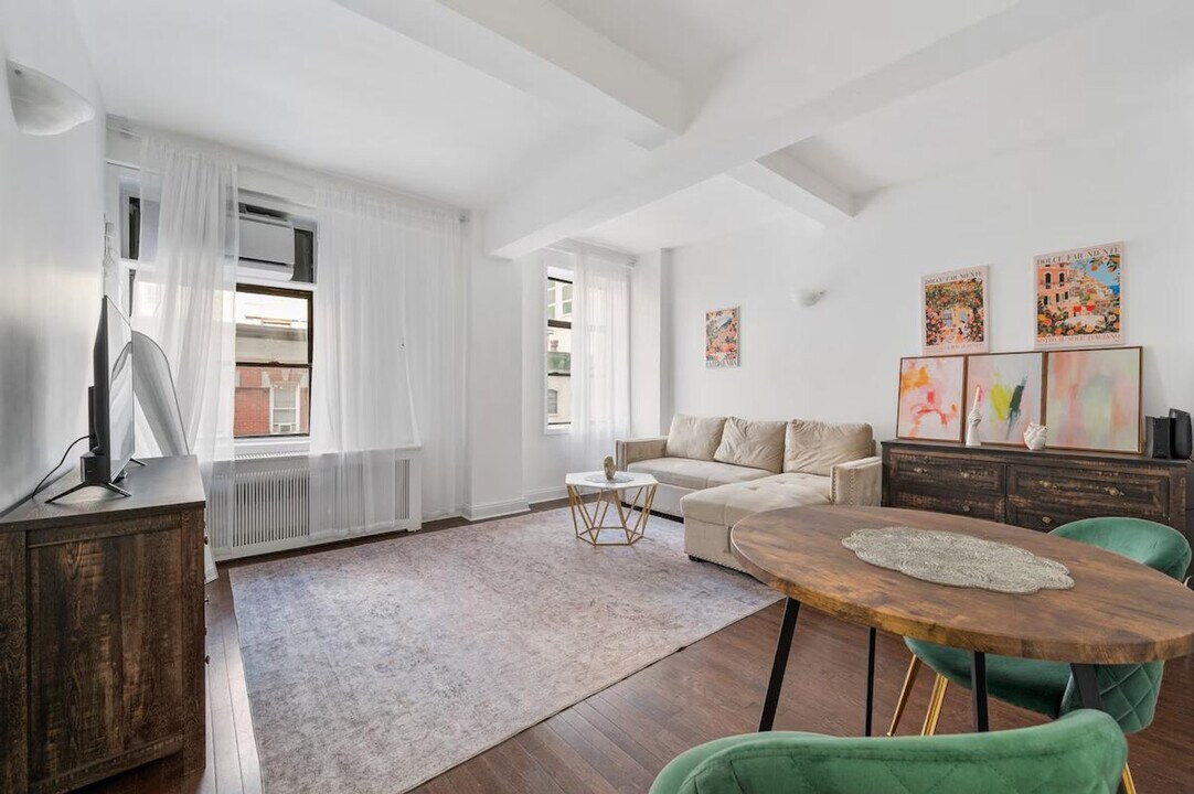 237 Park Ave in New York, NY - Building Photo
