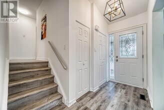 28 Kingslake Rd in Toronto, ON - Building Photo - Building Photo