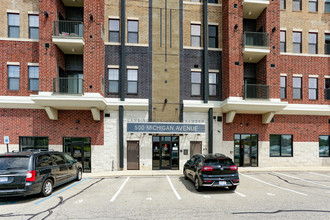 Stadium District Apartments in Lansing, MI - Foto de edificio - Building Photo