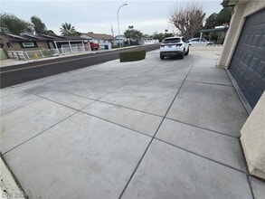 2204 S Van Patten Pl in Las Vegas, NV - Building Photo - Building Photo