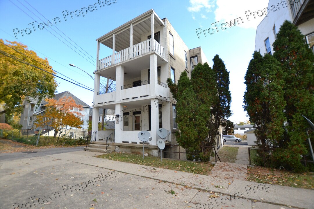 112 Nicholson St, Unit 2W in Joliet, IL - Foto de edificio