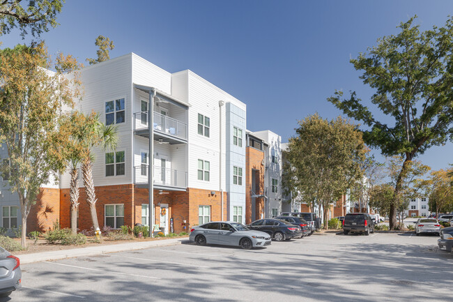 The Ashley Apartments in Charleston, SC - Building Photo - Building Photo
