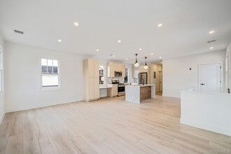 24 Skillman St in Roslyn, NY - Building Photo - Building Photo