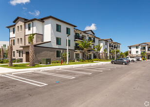 Ocean Breeze East in Boynton Beach, FL - Building Photo - Building Photo