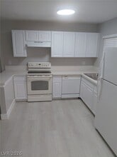 5228 Garden Ln in Las Vegas, NV - Building Photo - Building Photo
