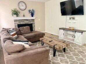 7442 Tottenham Dr in White Plains, MD - Foto de edificio - Building Photo
