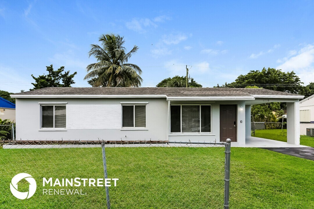 6220 SW 18th St in Pompano Beach, FL - Building Photo