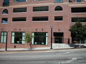 Centennial House in Atlanta, GA - Foto de edificio - Building Photo