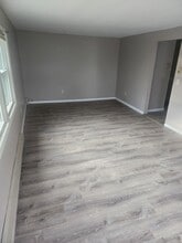 3 Chatham St, Unit 2 in Nassau, NY - Foto de edificio - Building Photo