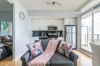 19 The PATH - Maple Leaf Square in Toronto, ON - Building Photo - Building Photo