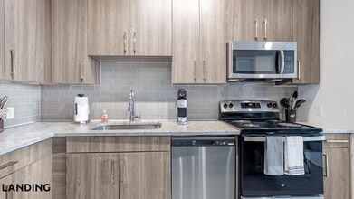 101 S Center St in Arlington, TX - Building Photo - Building Photo