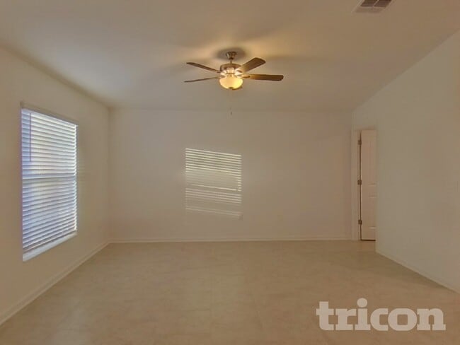 34036 Sky Blossom Cir in Leesburg, FL - Building Photo - Building Photo