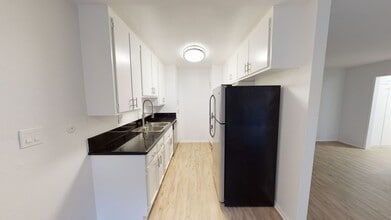 Royal Terrace Apartments in Los Angeles, CA - Building Photo - Interior Photo
